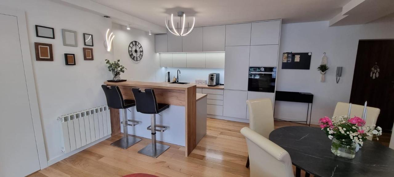 Apartament W Centrum Premium Ustrzyki Dolne Exterior foto
